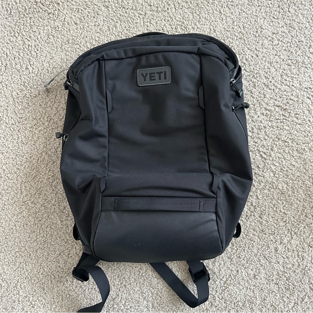 Yeti Crossroads 22L Black Cooler Backpack